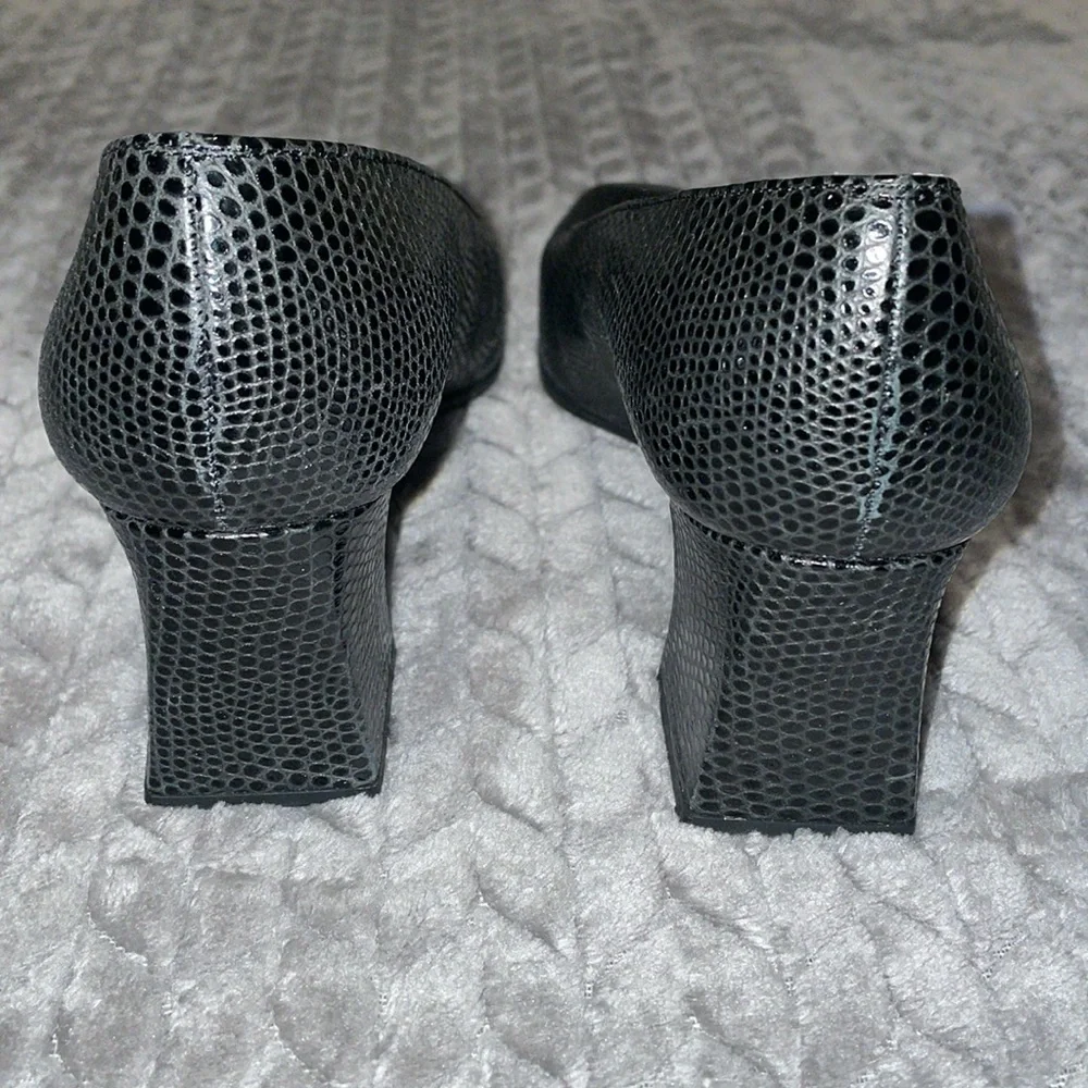 Stuart Weitzman Elegant Black Leather‎ Women's Block/Chunky Heels. Size 6.